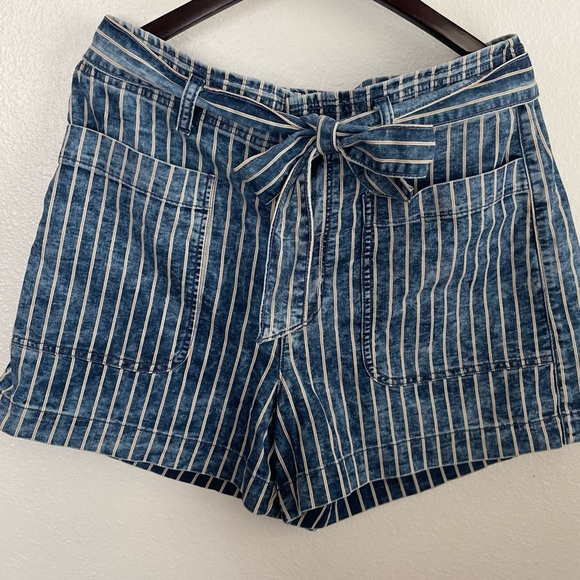 American Eagle Outfitters Pants - American Eagle Stretch Highest Rise Mom Short Striped Belted